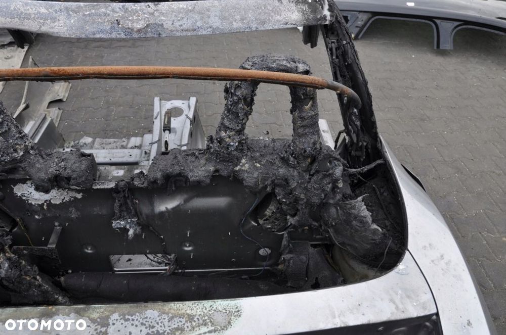 BMW Z4 E85 CABRIO BŁOTNIK PAS WANNA CAŁY TYŁ DUPA - 10