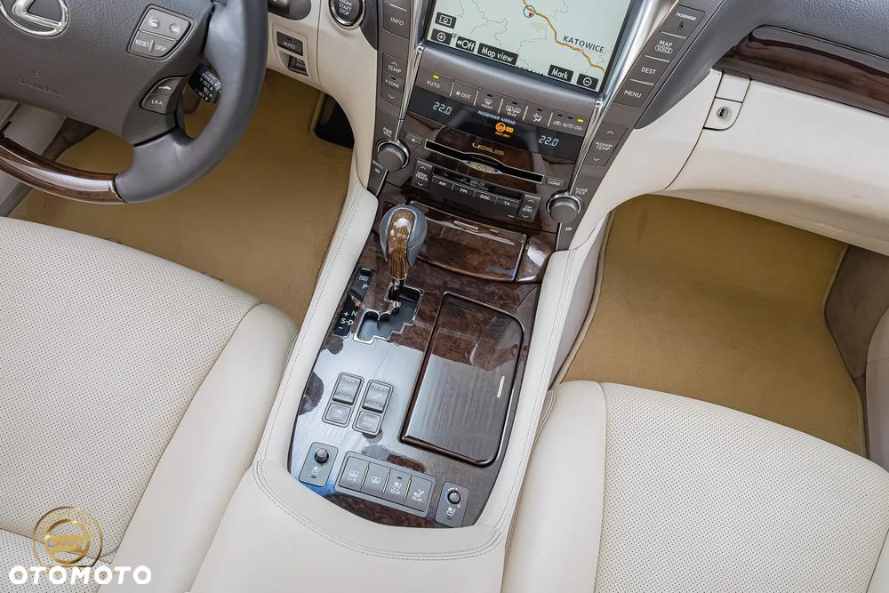 Lexus LS - 18