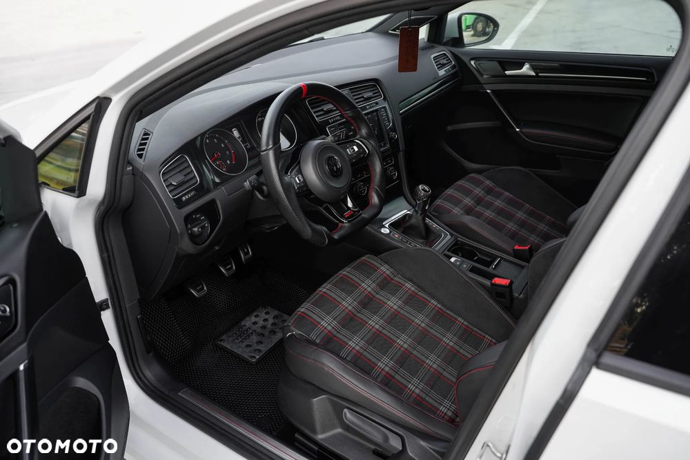 Volkswagen Golf 2.0 TSI BMT GTI Performance - 32