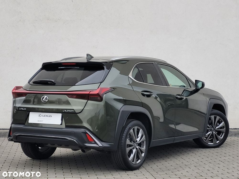 Lexus UX - 5