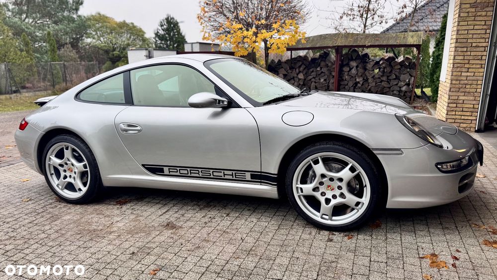 Porsche 911 Carrera - 4