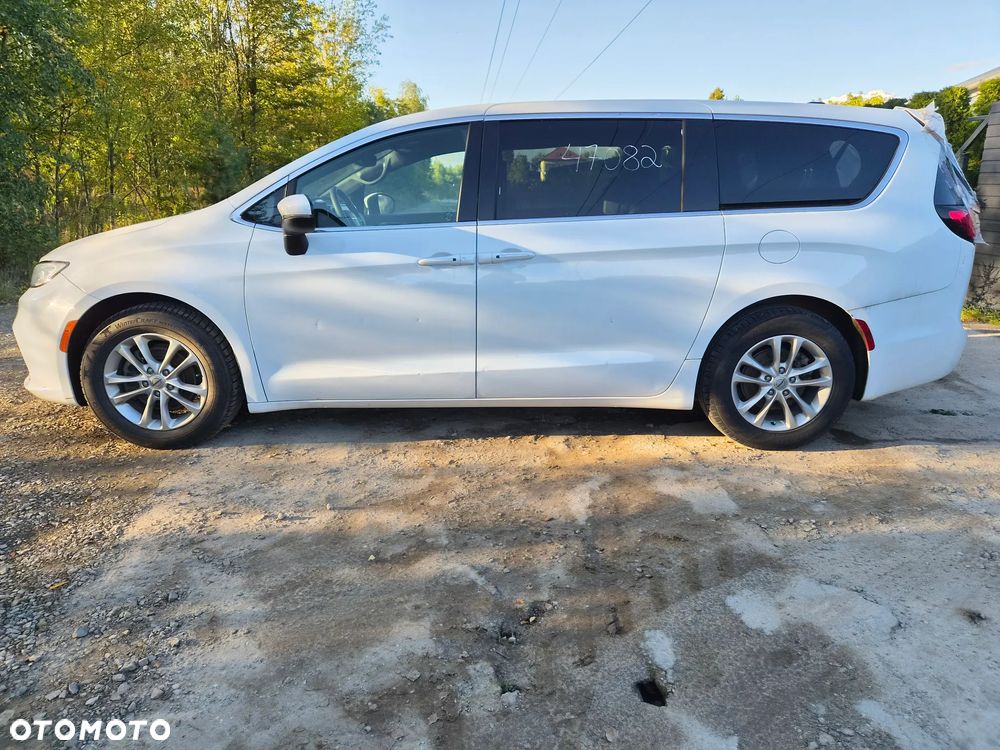 Chrysler Pacifica 2024 photo 3