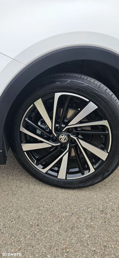 MG ZS Hybrid+ - 8