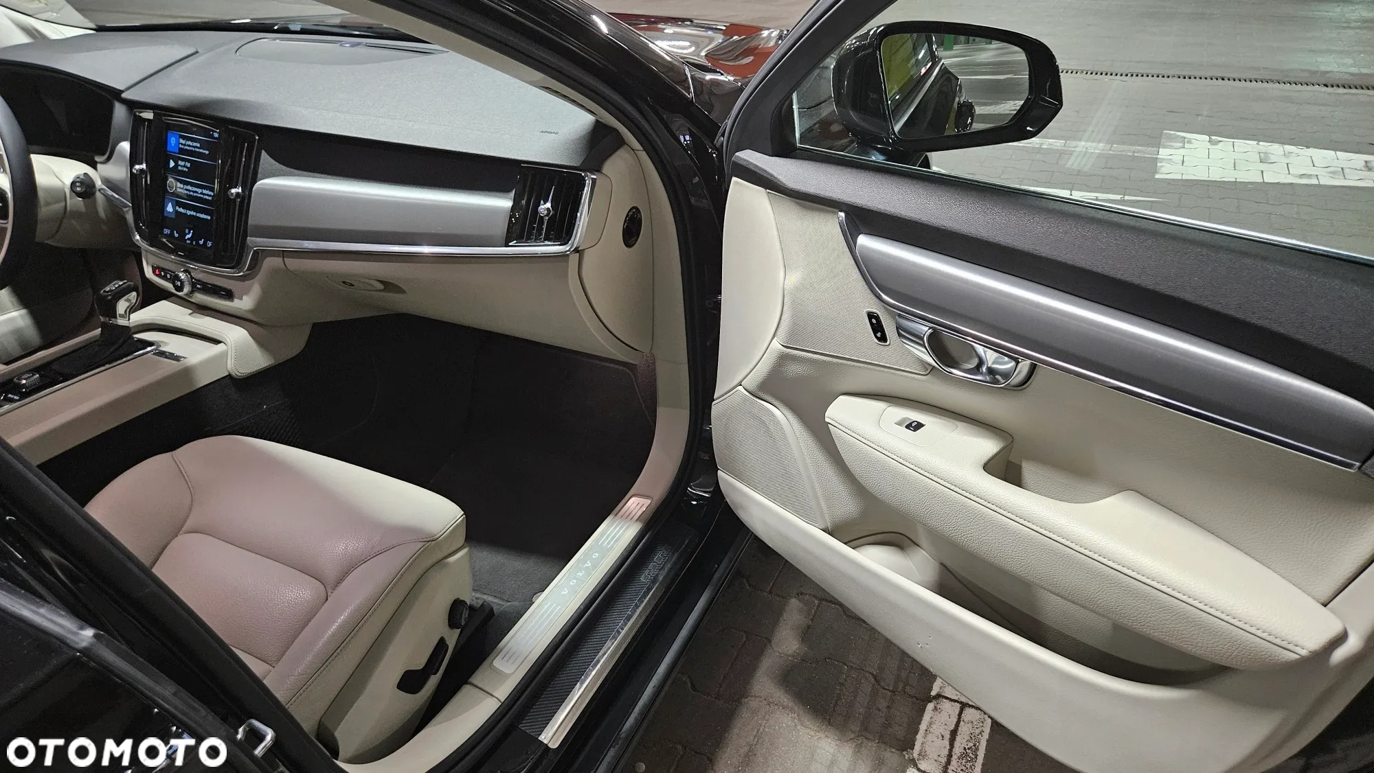 Volvo V90 D4 Momentum - 17