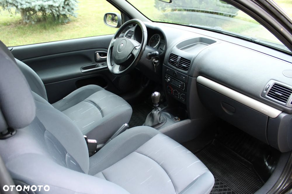 Renault Clio - 16