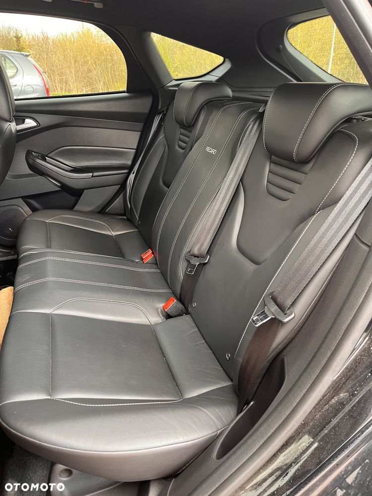 Ford Focus 2.0 EcoBoost ST - 13