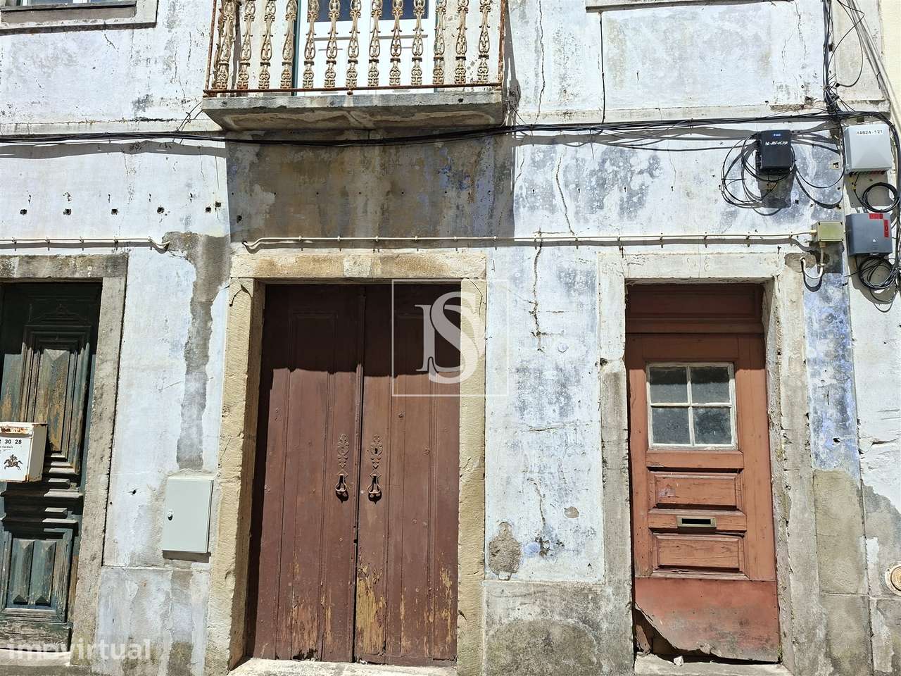 Prédio com projeto para 8 apartamentos - Abrantes - Grande imagem: 4/38