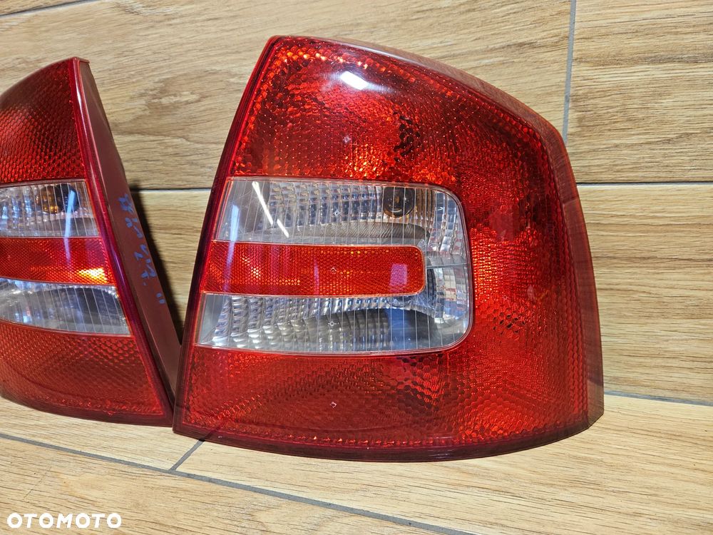 Skoda Octavia II HB Lampa Tył Prawa Lewa - 2