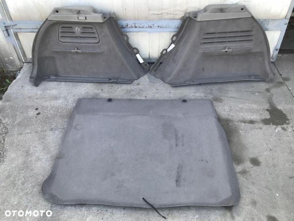 Tapicerka Renault Scenic II 03-09r. wykładzina podłoga bagażnika boczki KOMPLET