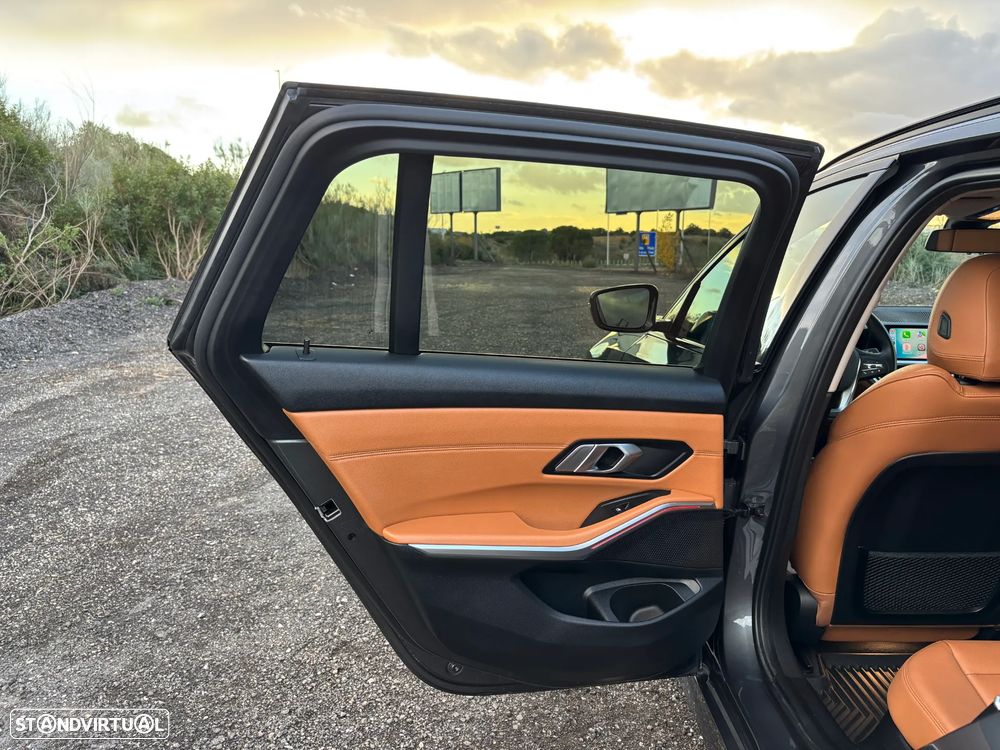BMW 330 e Touring Line Sport Auto - 35