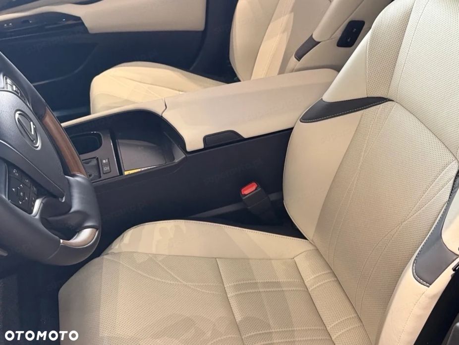 Lexus ES - 5