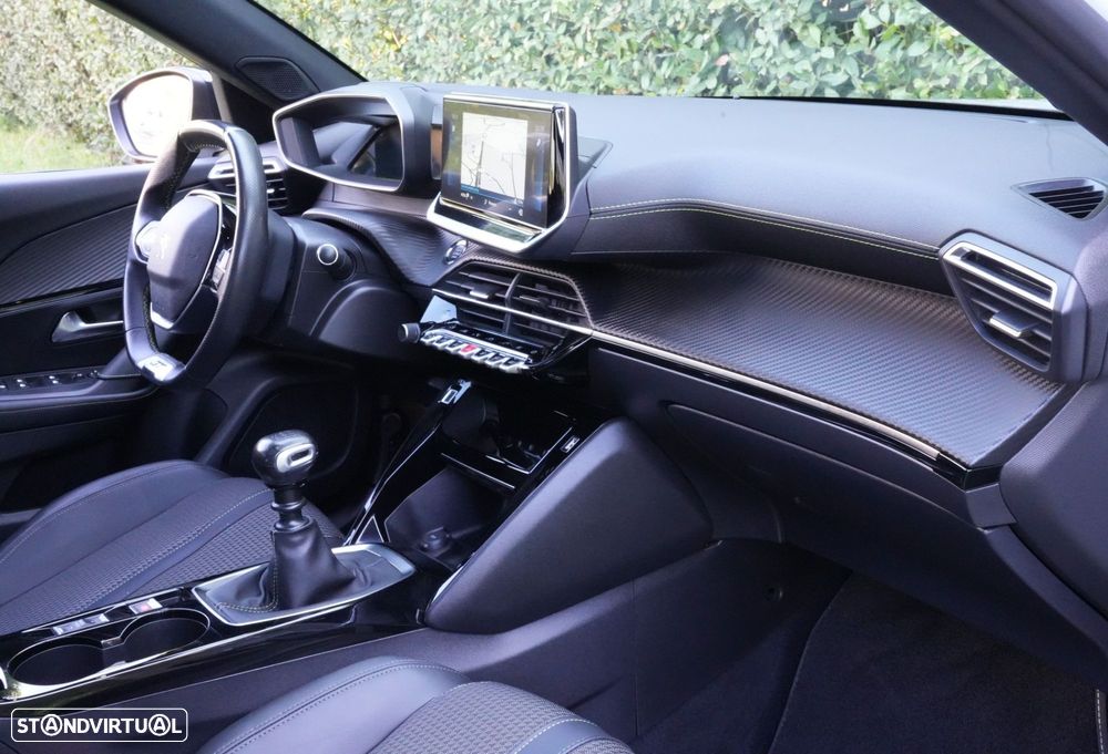 Peugeot 2008 1.2 PureTech GT Line - 32