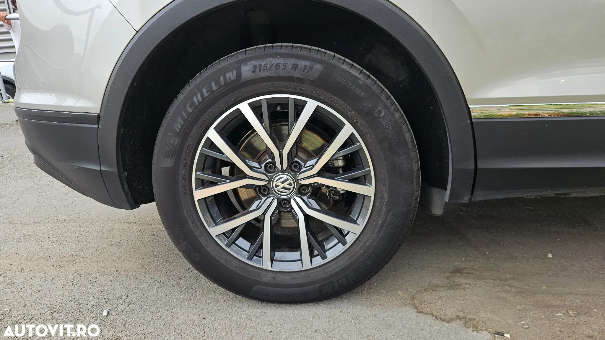 Volkswagen Tiguan 2.0 TDI 4Mot DSG Comfortline - 24