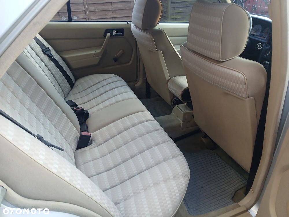 Mercedes-Benz W201 (190) - 17