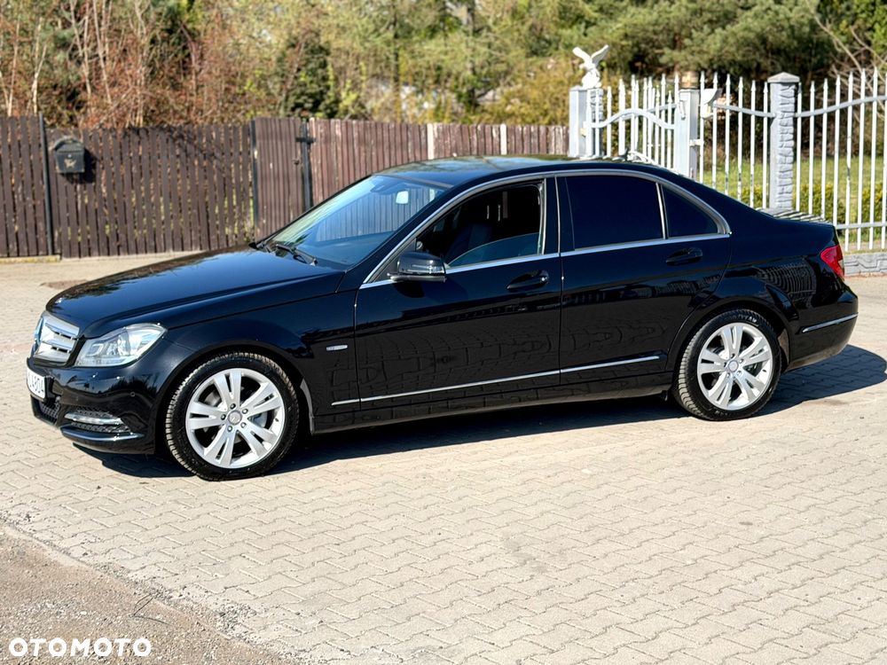 Mercedes-Benz Klasa C 180 CGI Automatik BlueEFFICIENCY Avantgarde - 21