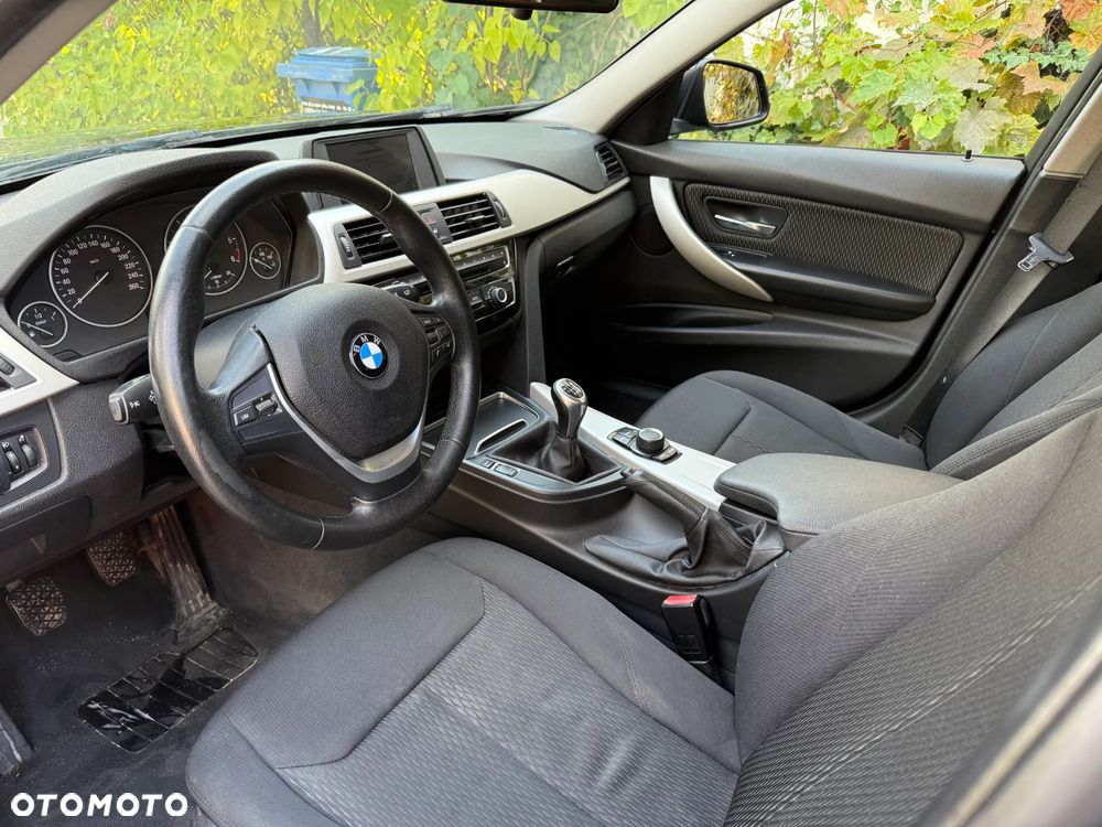 BMW Seria 3 318d - 11