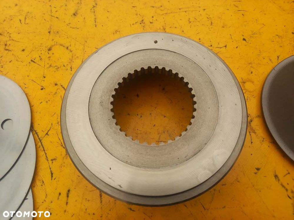 Kosz przedniego napędu Z48 przystawka Massey Ferguson 6180 - 5