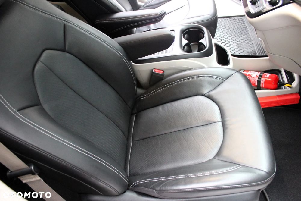 Chrysler Pacifica - 21