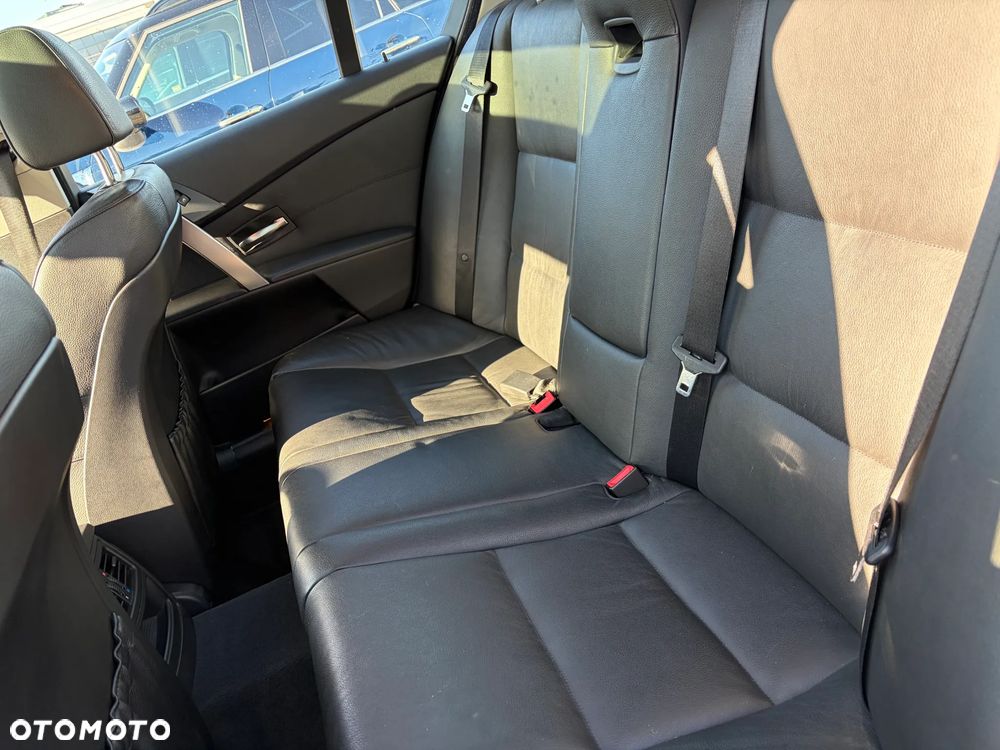 BMW Seria 5 545i - 16