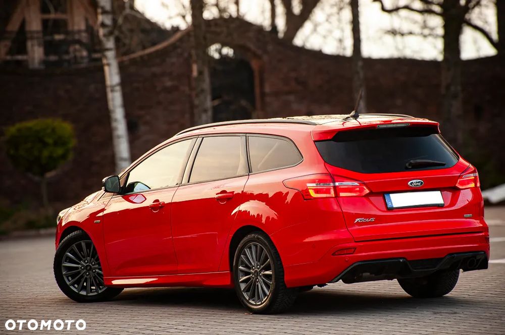Ford Focus SW 1.5 EcoBoost S&S ST-LINE - 12