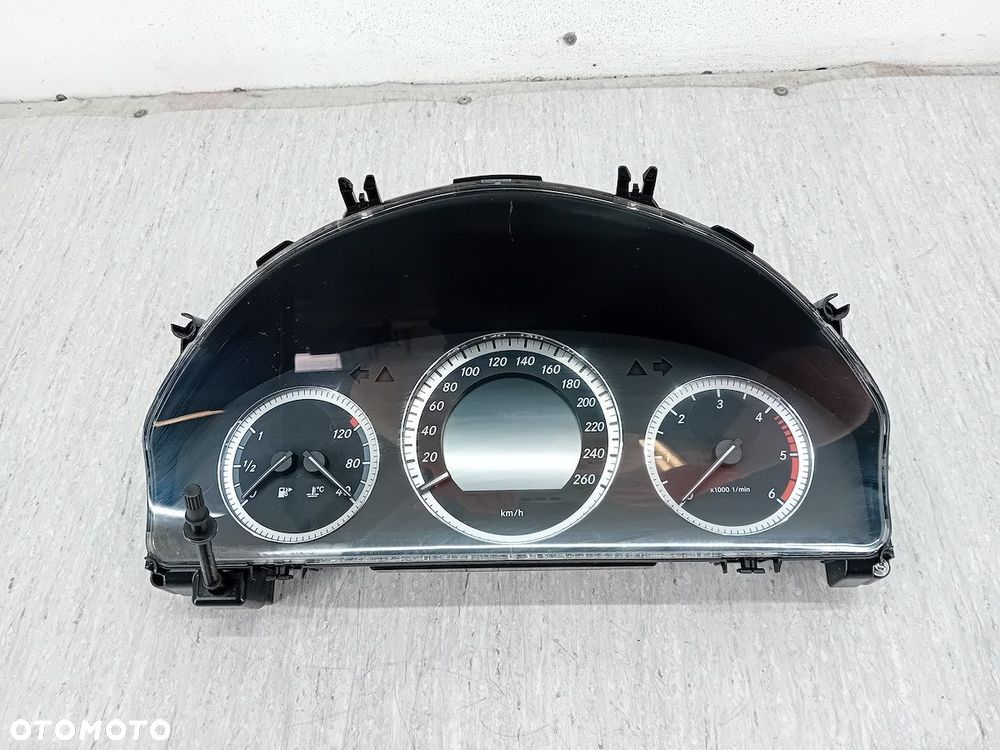 LICZNIK MERCEDES-BENZ KLASA C W204 A2049002005 2.2 CDI - 1