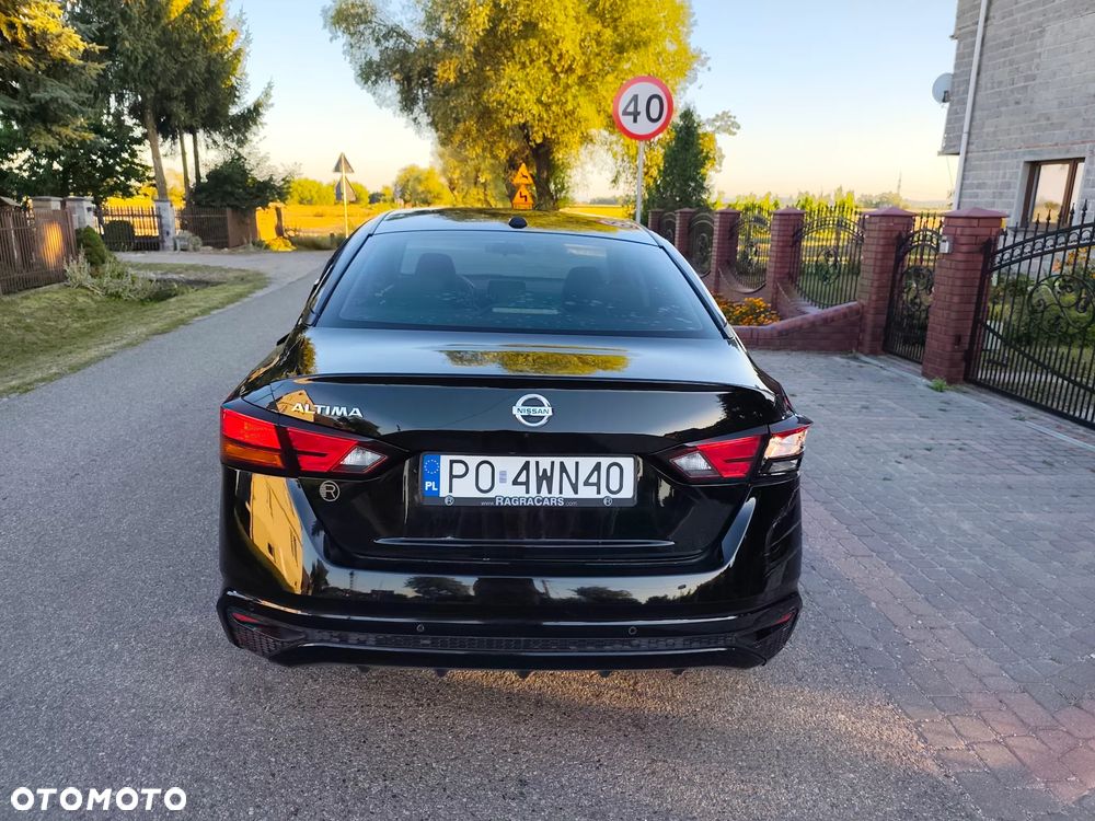 Nissan Altima - 8