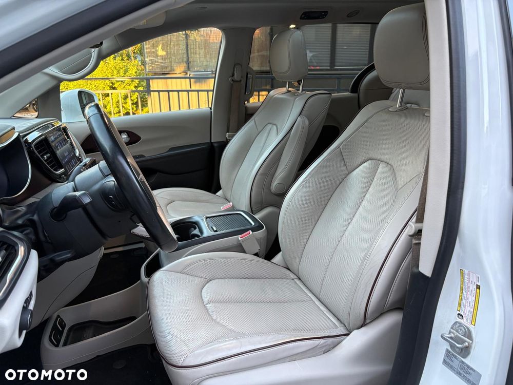 Chrysler Pacifica - 15