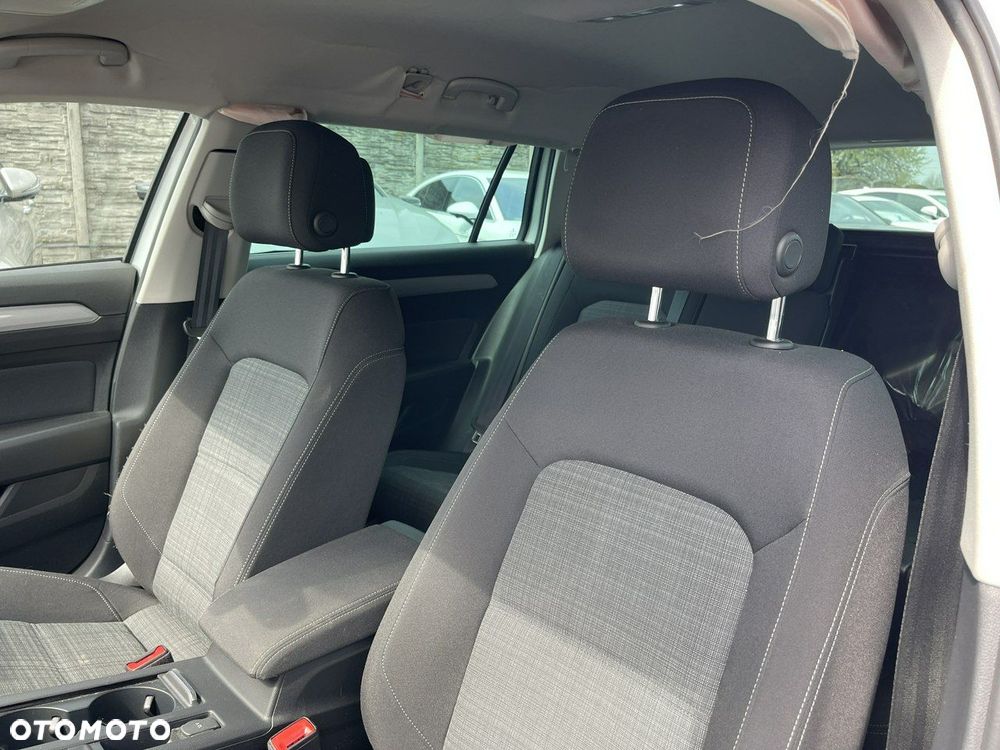 Volkswagen Passat Variant 2.0 TDI SCR DSG Conceptline - 15