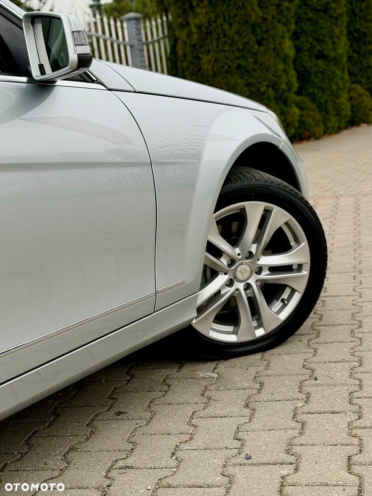 Mercedes-Benz Klasa C 200 T Avantgarde Edition - 32