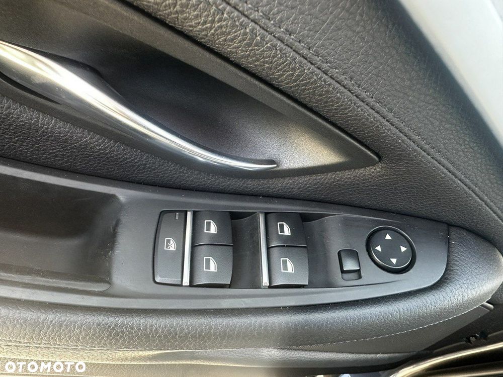 BMW Seria 5 530d Touring - 28