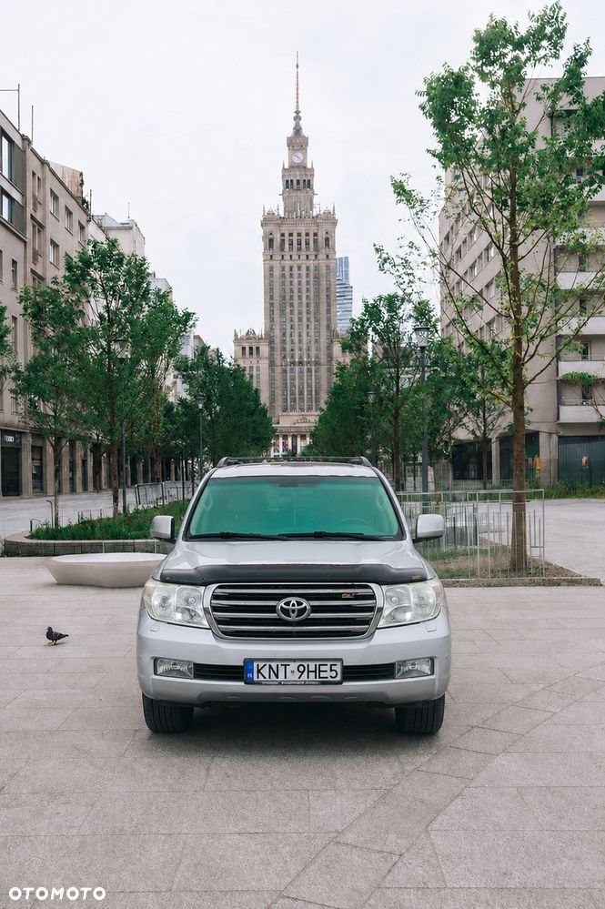 Toyota Land Cruiser - 1