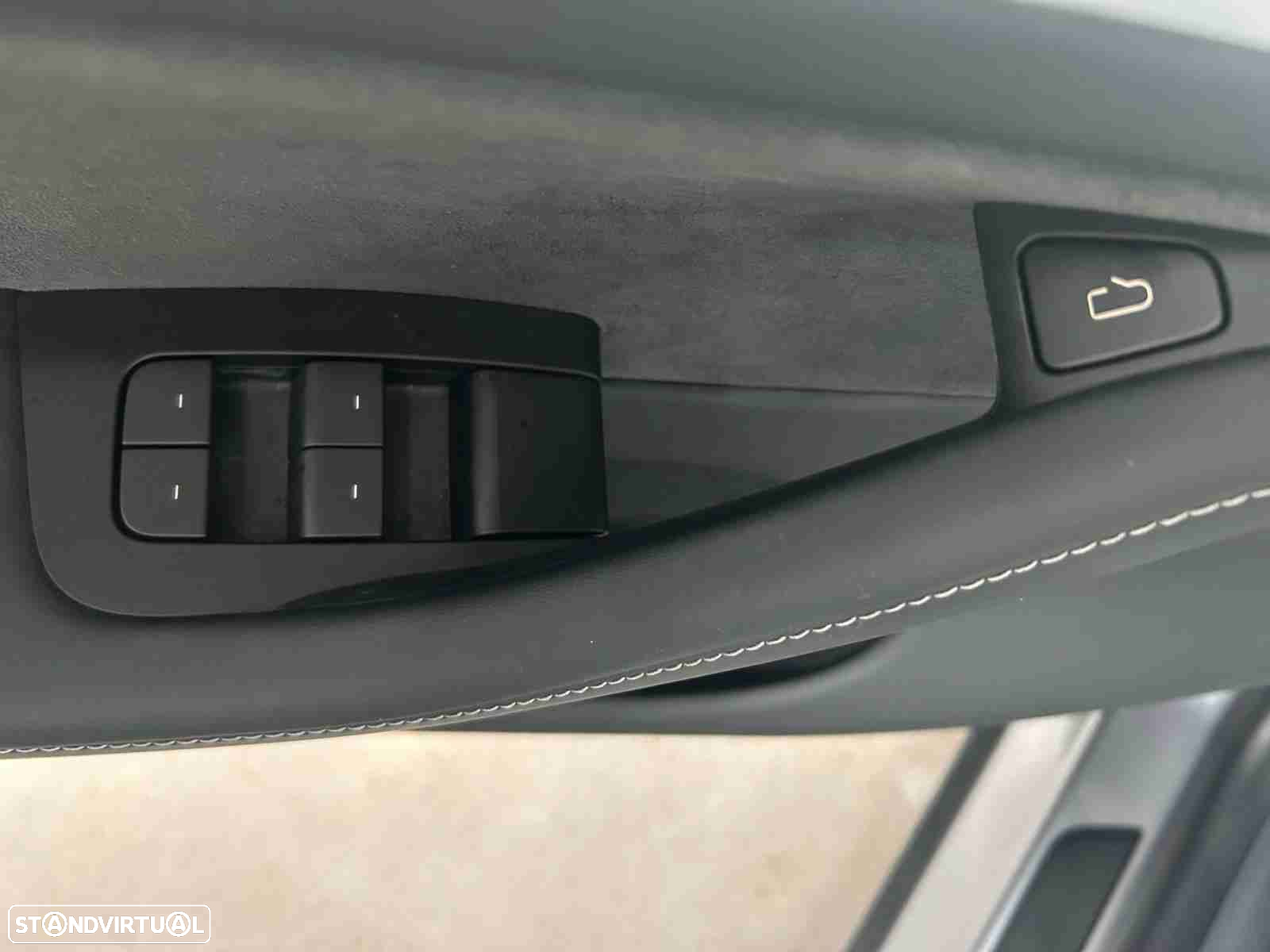 Tesla Model Y Long Range Tração Integral - 15