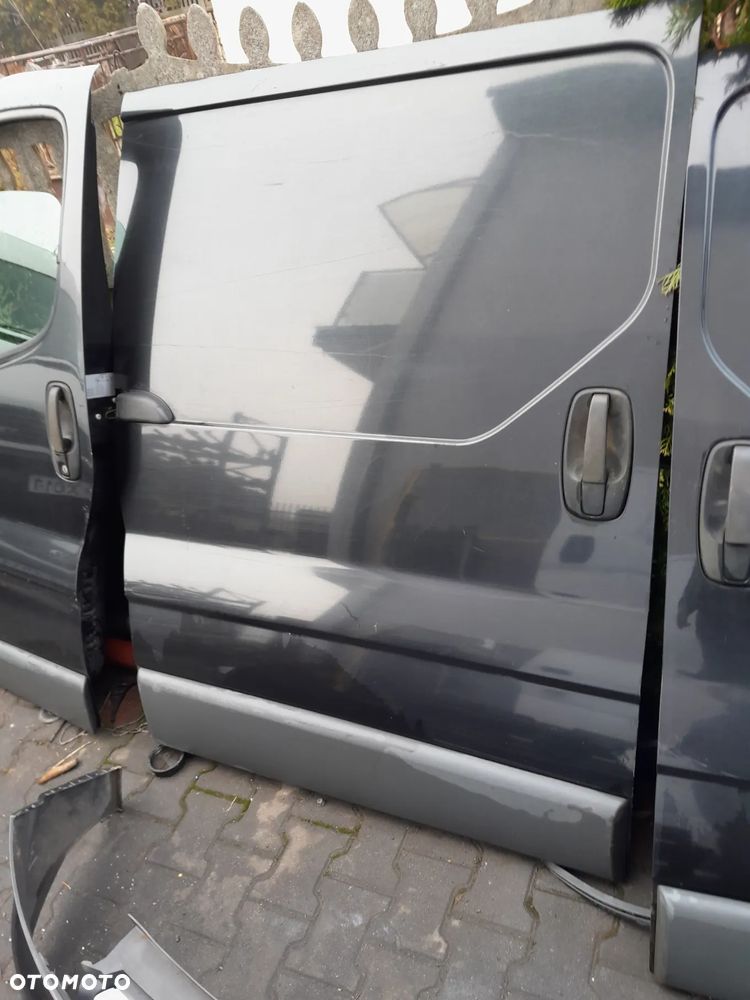 Drzwi prawe boczne Opel Vivaro 08r - 1