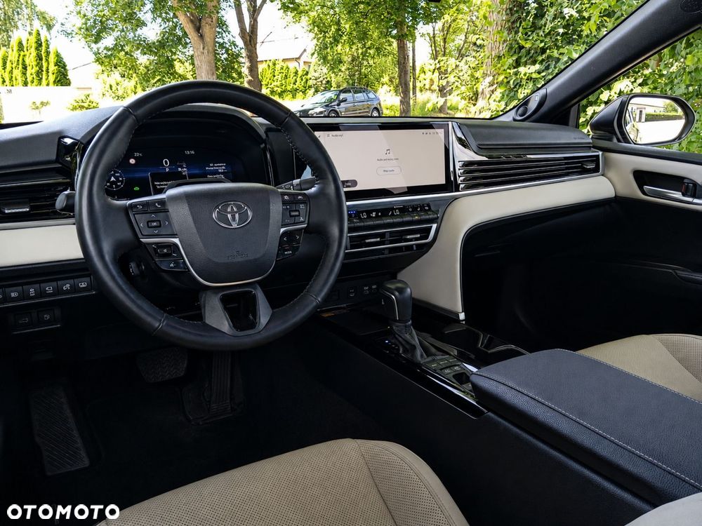 Toyota Camry - 13