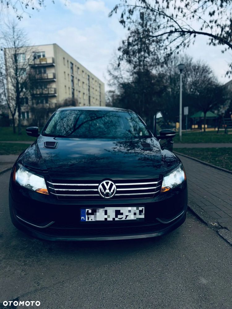 Volkswagen Passat - 1