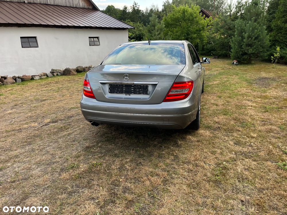 Mercedes-Benz Klasa C 180 CGI BlueEFFICIENCY Avantgarde - 15