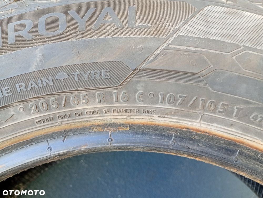 opona zimowa uniroyal snow max 3 205/65r16c 107/105T 8.5mm 2022r - 8