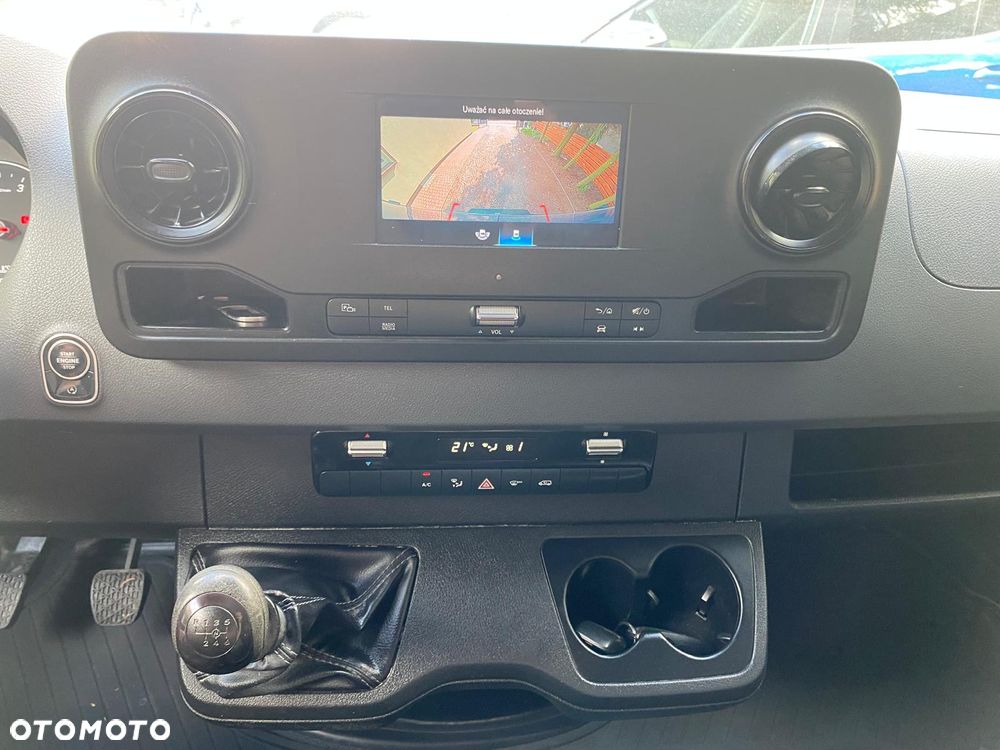 Mercedes-Benz Sprinter - 11