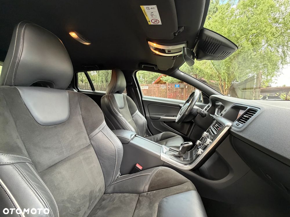 Volvo V60 D4 Geartronic R-Design - 26
