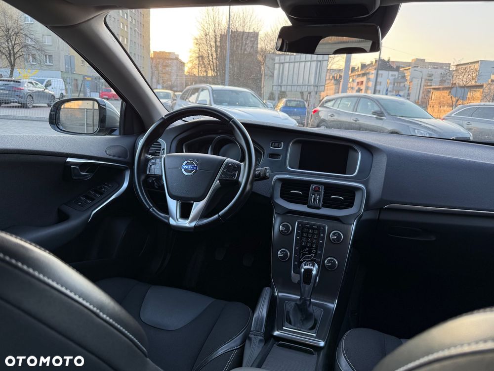 Volvo V40 D4 Drive-E Momentum - 17