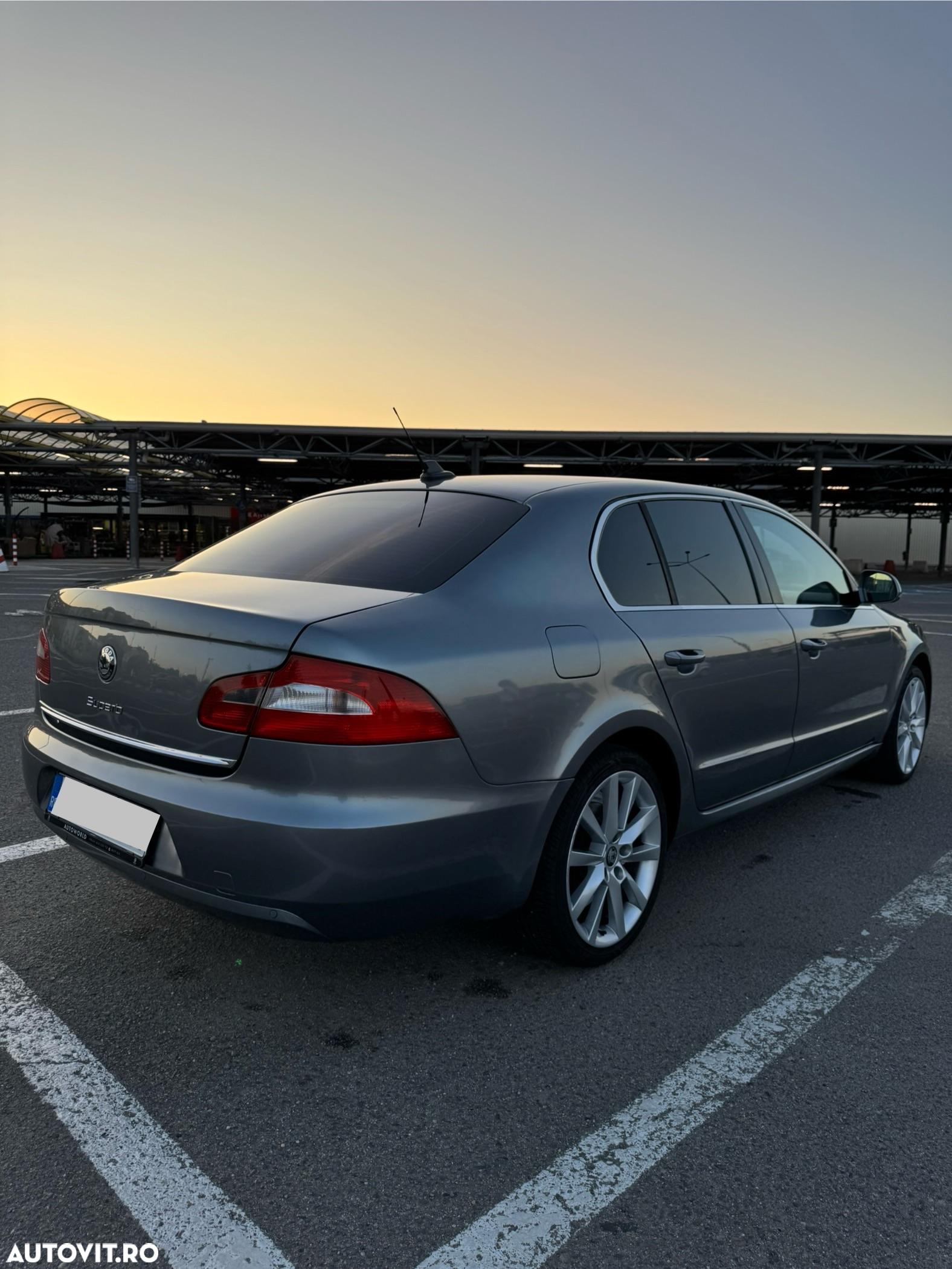 Skoda Superb 2.0 TDI DSG L&K - 10