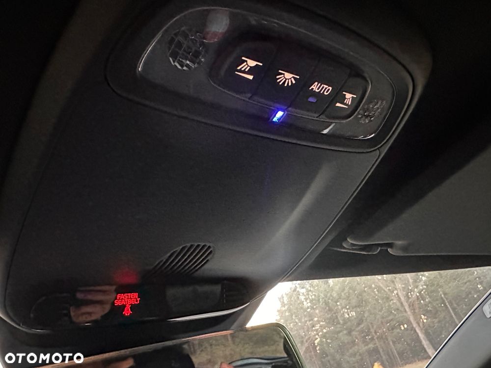 Volvo V40 D4 Drive-E R-Design Momentum - 35