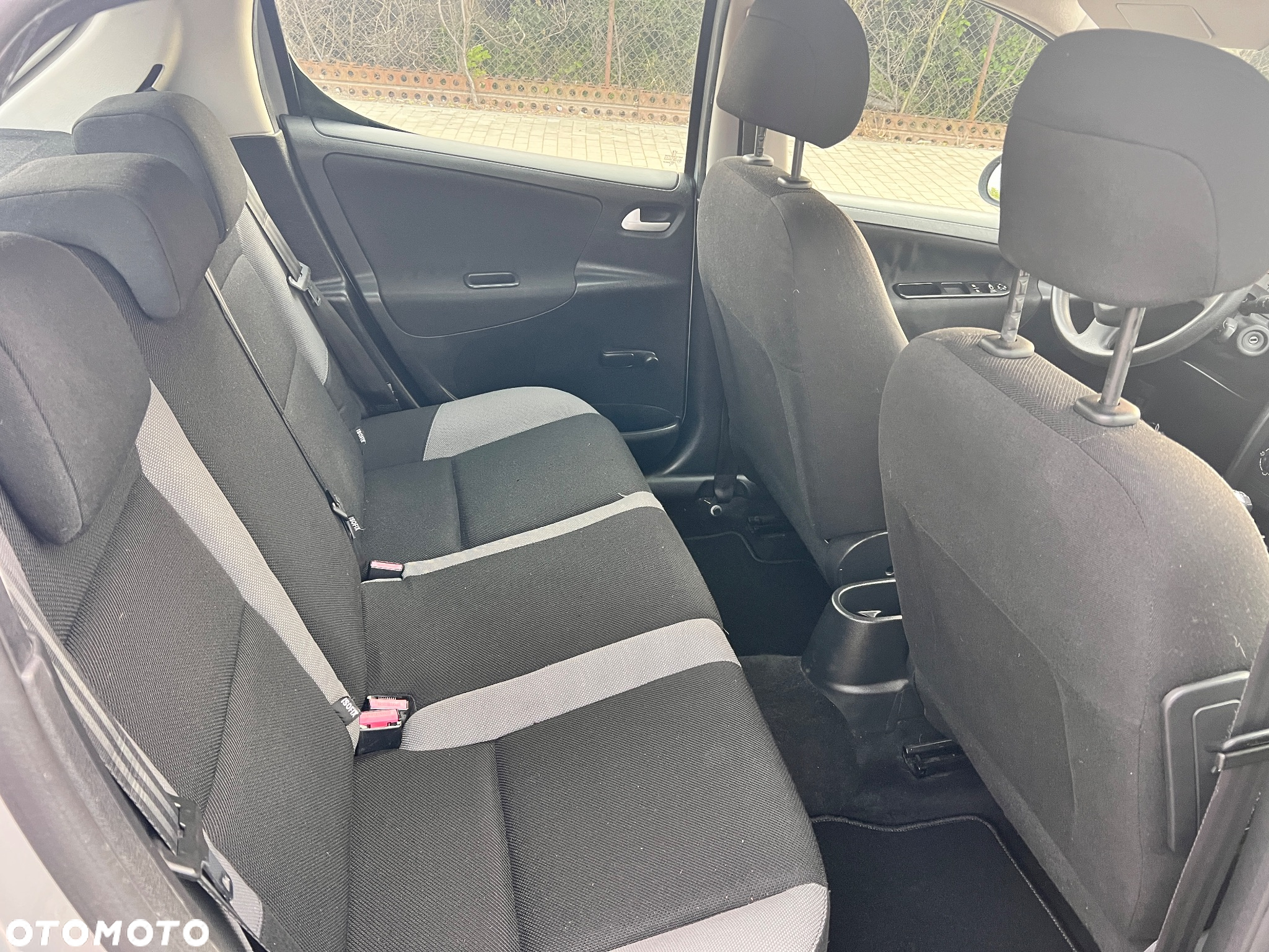 Peugeot 207 - 8