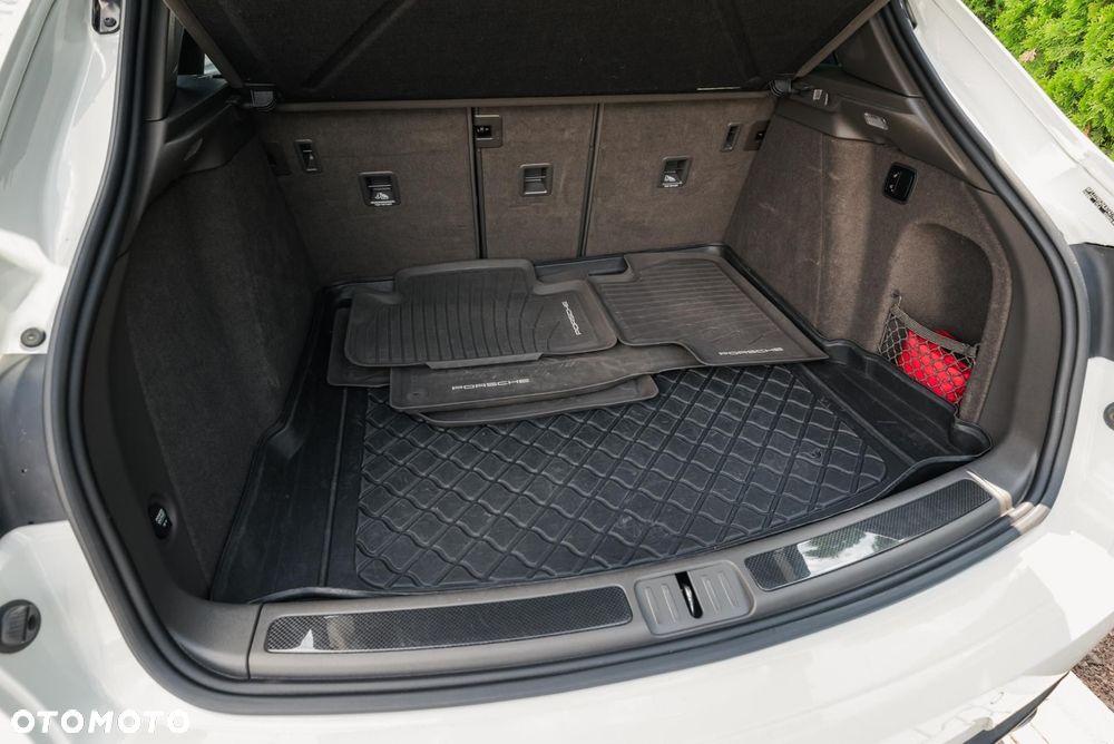 Porsche Macan Turbo - 37