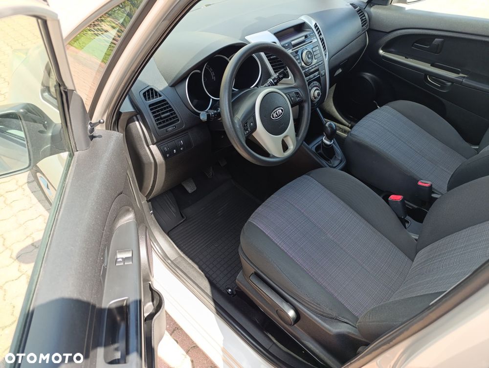 Kia Venga - 5