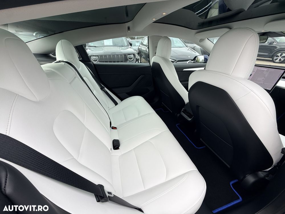 Tesla Model 3 - 10