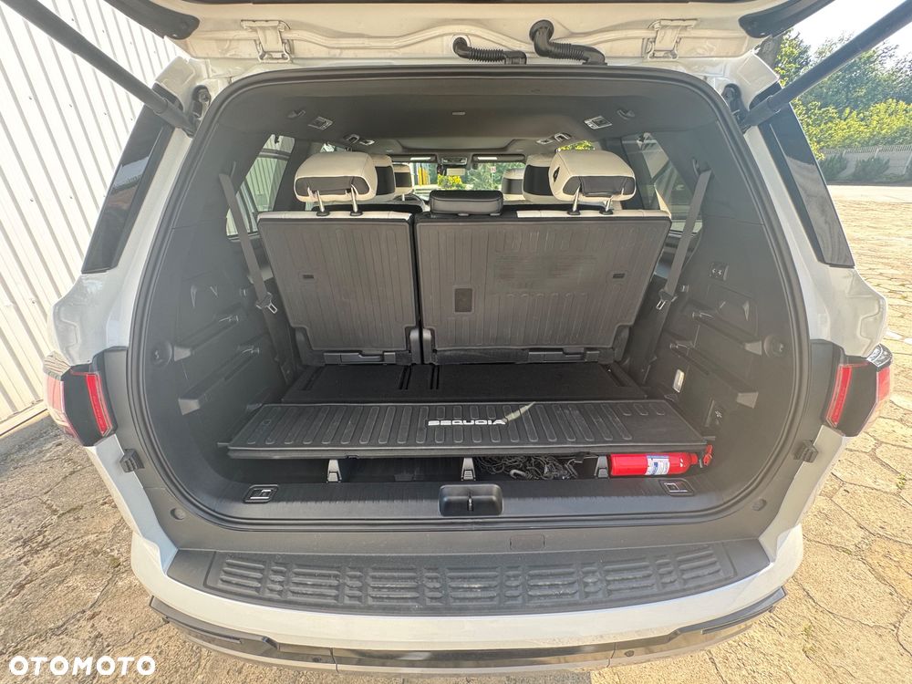 Toyota Sequoia - 24