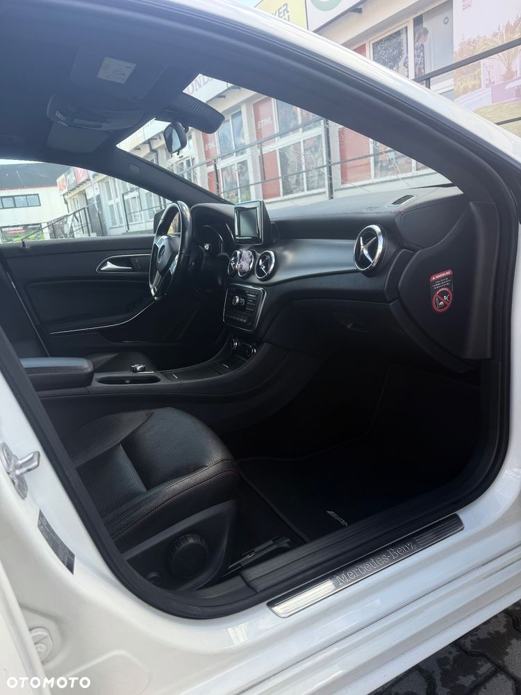 Mercedes-Benz CLA 250 7G-DCT - 11