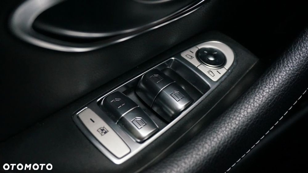 Mercedes-Benz Klasa E 220 d 9G-TRONIC - 26