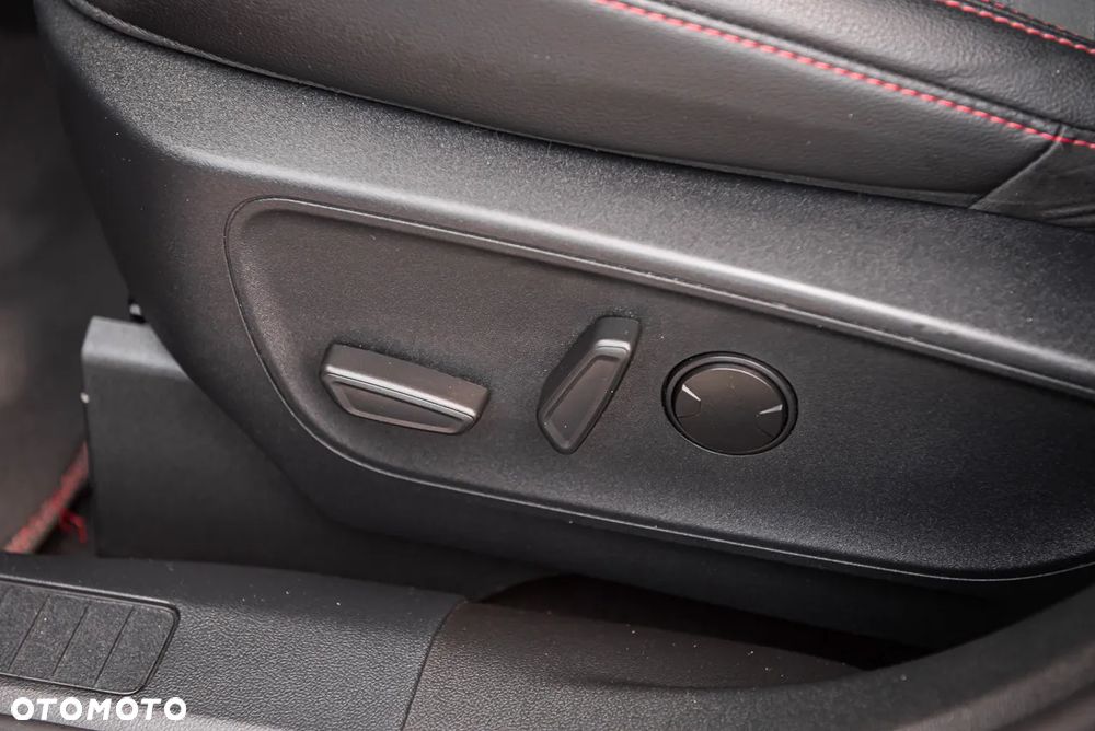 Ford Kuga 2.5 Duratec FHEV ST-LINE X - 17